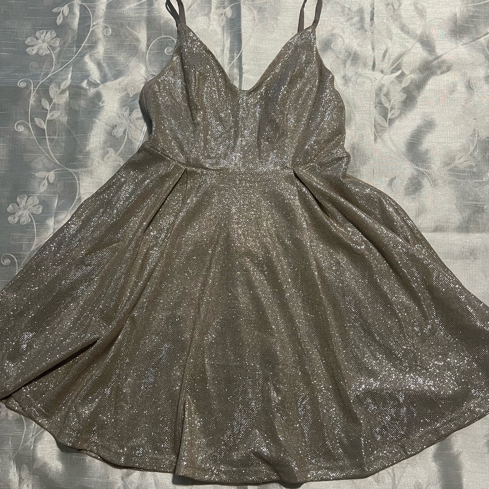 LuLu’s Glitter Metallic Sparkle Skater Dress - Picture 6 of 9